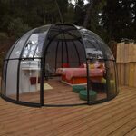 Campalune insolite : dôme transparent, lit double et vues nature pour un séjour unique et confortable. Auberge de la Tuilière