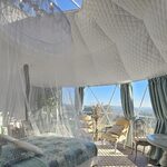 Chambre insolite sous dôme vitré, douillette et lumineuse, vue nature, déco unique et confort intime. Auberge de la Tuilière
